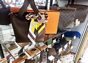 エルメスなど高級バック多数取り揃えております